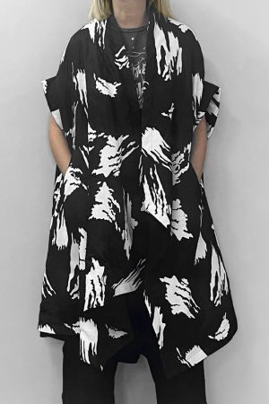 Vesta ampla in colturi cu imperimeu alb negru, matlasata [2]