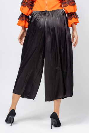 Pantaloni eleganti, negri, cu aspect lucios [3]