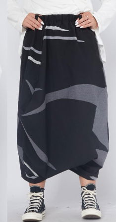 NOU IN SHOPIKA - Fusta pantalon statement cu volum arhitectural si imprimeu geometric –stil urban