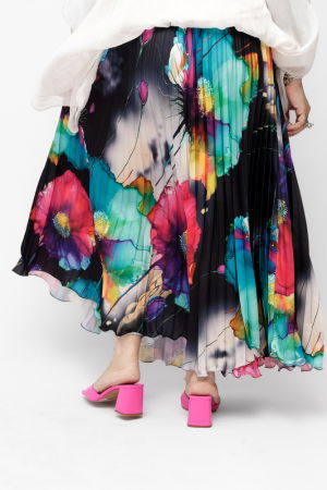 Fusta eleganta, plisata, satinata, cu imprimeu floral pictural pe fond negru [2]