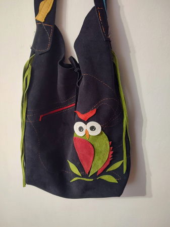 Genți si Plicuri Handmade din Piele - Geanta bleumarin închis ,tip sac ,cu bufnita colorata