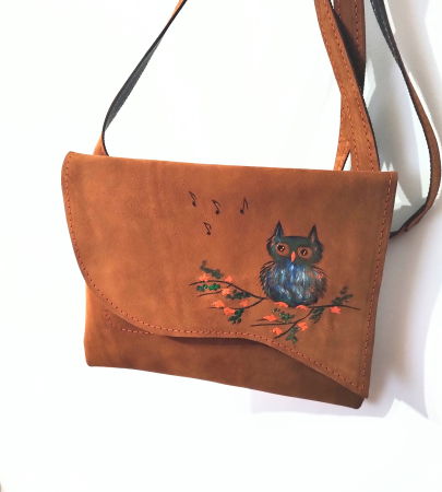 Genți si Plicuri Handmade din Piele - Geanta  Camel, din piele naturala ,cu bufnita pictata și note muzicale
