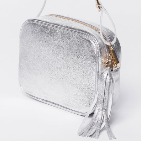 Genți din Piele Naturală - Geanta crossbody argintie din piele naturala, cu ciucure din piele