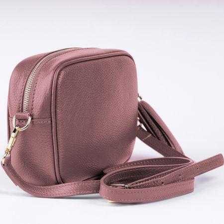 Geanta crossbody roz inchis din piele naturala, cu ciucure din piele [1]