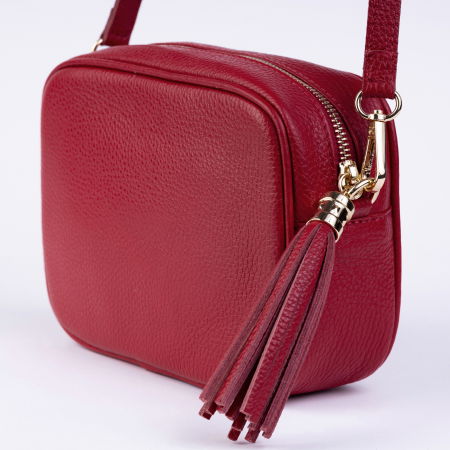 Geanta crossbody rosu inchis din piele naturala, cu ciucure din piele