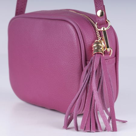 Genți din Piele Naturală - Geanta crossbody roz din piele naturala, cu ciucure din piele