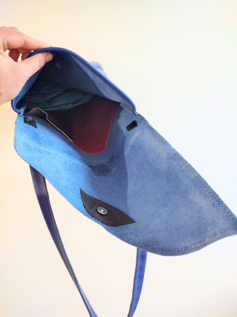 Geanta  din piele naturala albastru electric ,cu flori pictate [1]