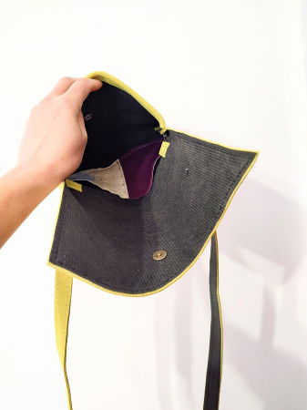 Geanta din piele naturală galbenă, cu margaretă și mesaj,,Faith,, pictat [1]