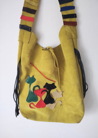 Genți si Plicuri Handmade din Piele - Geanta handmade , din piele naturala întoarsă galbenă, cu pisicuțe