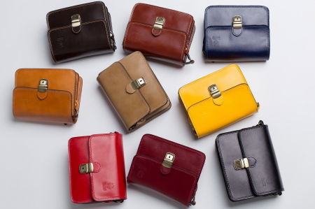 Geanta crossbody maro inchis din piele naturala, tip postas [3]