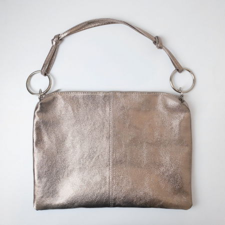 Genți din Piele Naturală - Geanta plic mare cu inele mari aurii si doua barete, din piele naturala auriu inchis