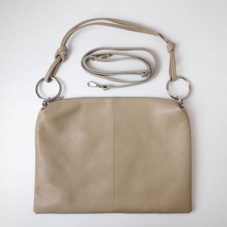 Geanta plic mare cu inele mari  arginti si doua barete, din piele naturala bej [1]
