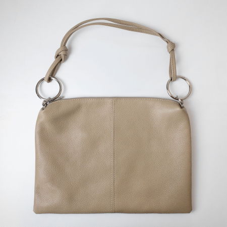 Genți din Piele Naturală - Geanta plic mare cu inele mari  arginti si doua barete, din piele naturala bej