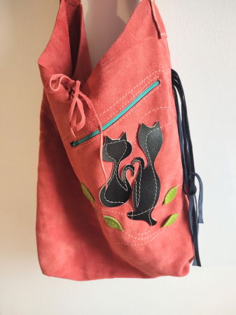 Genți si Plicuri Handmade din Piele - Geanta  roșie din piele naturala întoarsă ,cu pereche de pisicuțe