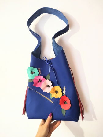 Genți si Plicuri Handmade din Piele - Geanta sac albastru electric,cu maci colorati ,din piele naturala
