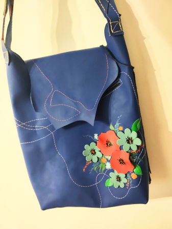 Genți si Plicuri Handmade din Piele - Geanta sac albastru electric,cu flori colorate ,din piele naturala