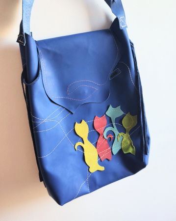 Genți si Plicuri Handmade din Piele - Geanta sac albastru electric,cu pisicuțe  colorate ,din piele naturala