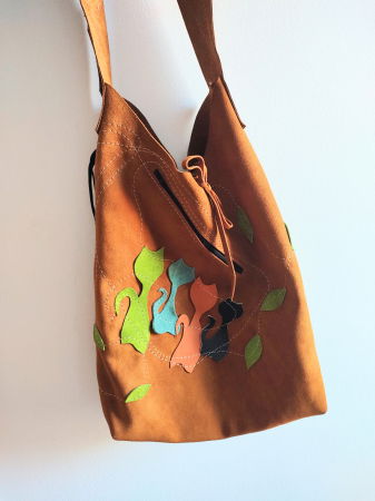 Genți - Geanta sac ,din piele naturala camel întoarsă ,cu pisicute