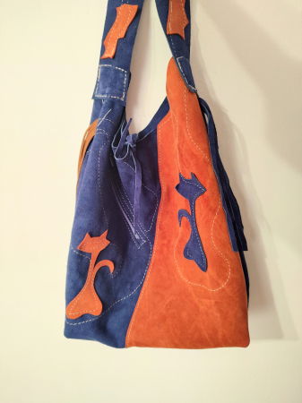 Genți si Plicuri Handmade din Piele - Geanta sac ,din piele naturala  întoarsă albastru electric și cărămiziu ,cu pisicute