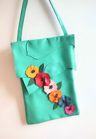 Genți - Geanta din piele naturala verde turcoaz ,cu maci veseli cusuți