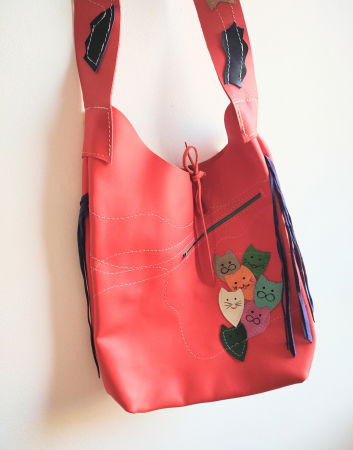 Genți si Plicuri Handmade din Piele - Geanta sac ,din piele naturala roșie ,cu pisicuțe