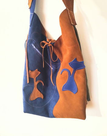 NOUTATI - Geanta tip sac ,din piele naturala camel și albastru electric ,cu pisicute