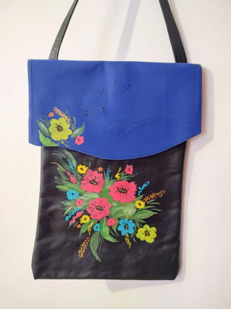 Genți si Plicuri Handmade - Geanta veselã din piele naturala neagra și albastru electric ,cu motiv floral