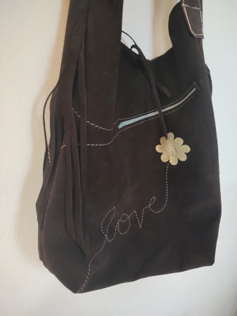 Geanta wenge cu mesaj cusut și margareta,din piele naturala intoarsa [1]