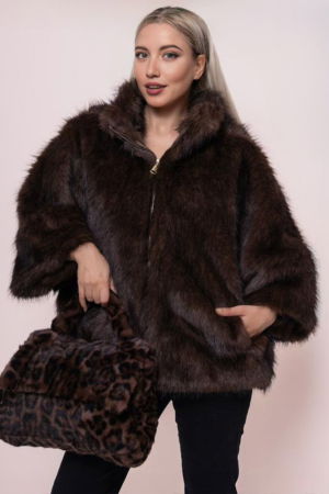 Geci & Jachete masuri mari - Haina scurta dama, cu maneci 3/4, din blanita artificiala pufoasa, maro inchis