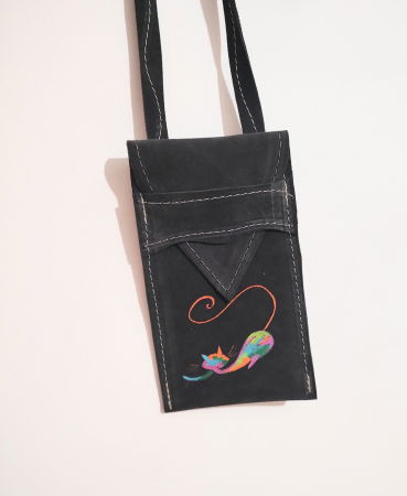 Husa gri inchis din piele naturala ,pentru telefon , cu pisicuta [1]