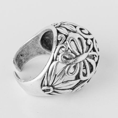 Inel reglabil bombat, din zamac cu detaliu fluture si frunza [1]