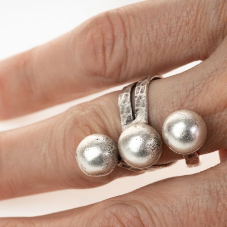 Inel reglabil din zamac cu forma de 3 bile in rand [2]
