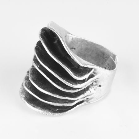 Inele - Inel mare, reglabil, din zamac cu forma de 7 straturi neregulate in rand