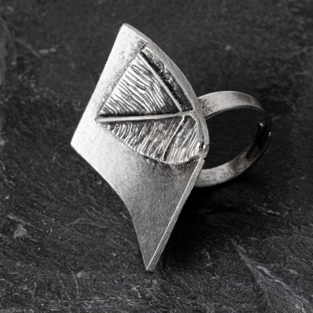 Inel reglabil din zamac cu detaliu frunza [3]