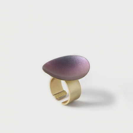 KATERINA VASSOU - Inel reglabil Marise cu element in forma ovala cu irizatii mov, din alama placata cu aur de 24k