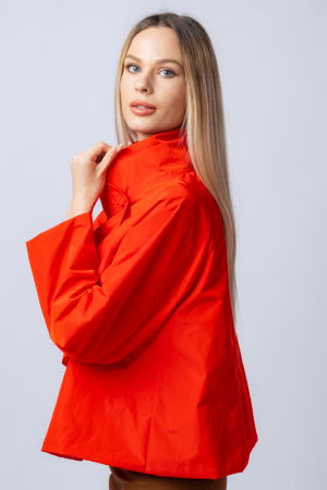 Jacheta scurta din tafta rosie petrecuta in fata [1]