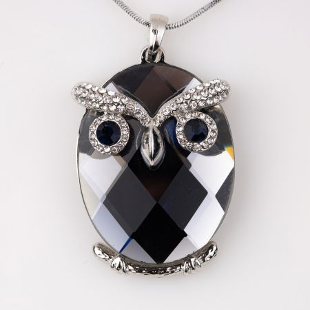 BIJUTERII - Lant metalic cu pandantiv bufnita cu fata din sticla neagra
