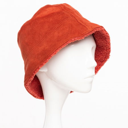 Căciuli - Palarie clos reversibila cu o fata blanita si o fata catifelata, rosu caramiziu