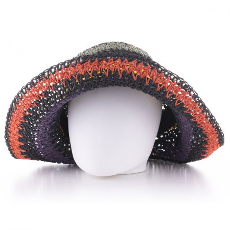 Palarie de paie impletita cu dungi multicolore pe fond negru [1]