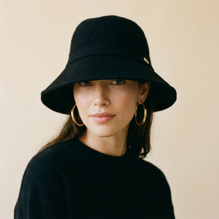 Pălarii de Iarnă - Palarie flexibila de lana si stofa cu bor mic si funda la spate, neagra