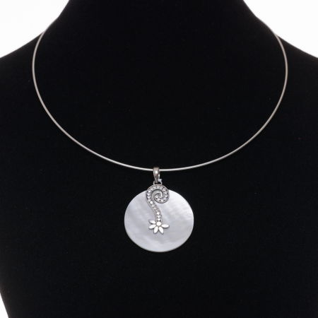 Pandant rotund 3 cm cu scoica naturala si decoratiune din argint 925 [1]