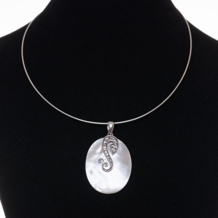 Pandant oval 3 x 4 cm cu scoica naturala si decoratiune din argint 925 [1]