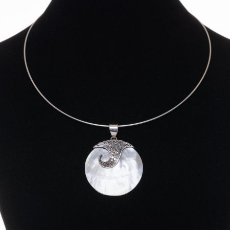 Pandant rotund 3.5 cm cu scoica naturala si decoratiune din argint 925 [1]