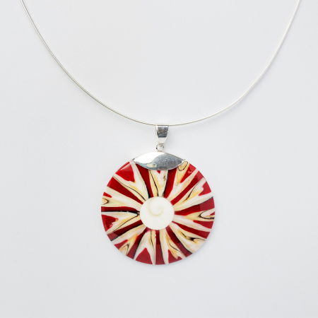 BIJUTERII - Pandant rotund 5 cm din rasina realizata manual cu aplicatie din argint 925