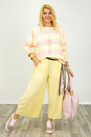 Pantaloni galben pai cu croiala balon si curea cu esarfa [4]