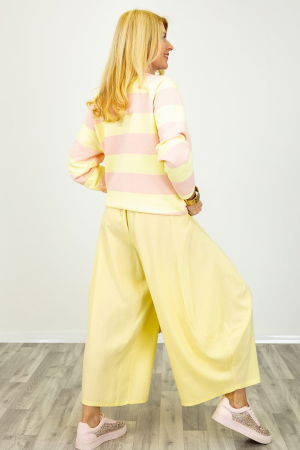 Pantaloni galben pai cu croiala balon si curea cu esarfa [1]