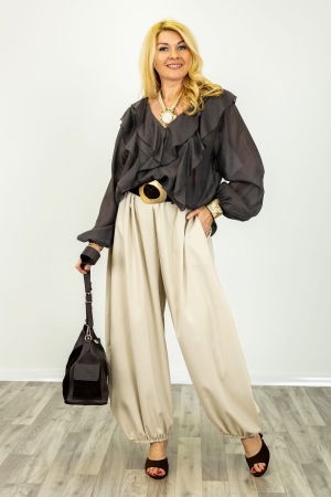 NOU IN SHOPIKA - Pantaloni bej cu croiala bufanta de efect