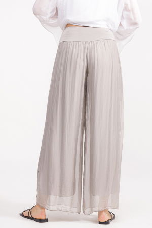 Pantaloni bej din matase si vascoza, cu crapaturi laterale [2]