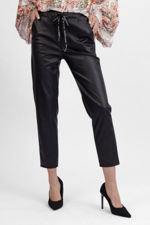 Pantaloni casual - Pantaloni lungi negri din piele ecologica cu snur in talie