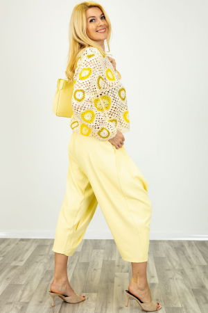 Pantaloni galbeni cu design urban petrecut cu nasture [1]